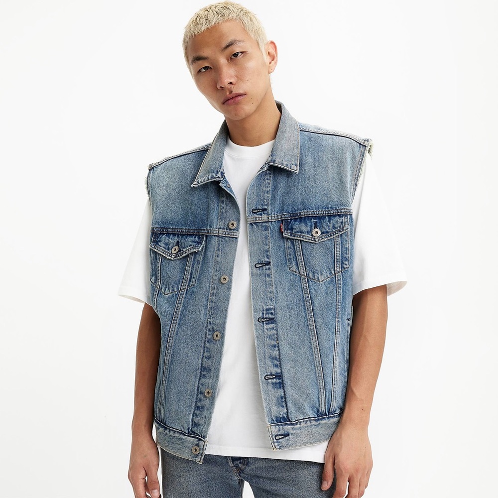 LEVI’S Oversized Raw Hemmed Trucker Vest